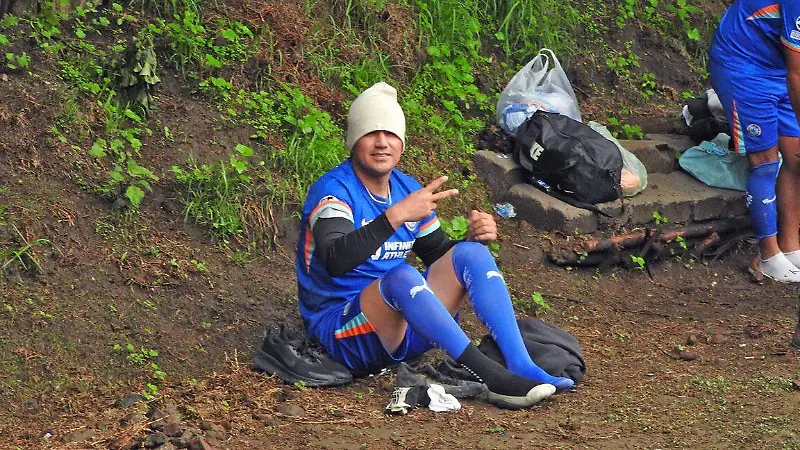 Neblina, frio y altitud, verdaderos contrincantes en la cancha del Volcán Teoca [Fotorreportaje]